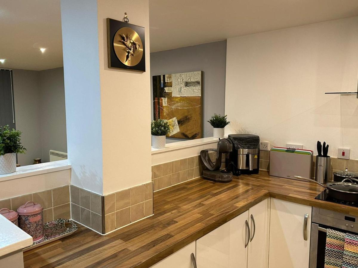 Modern City Centre Apartment In Swindon Zewnętrze zdjęcie