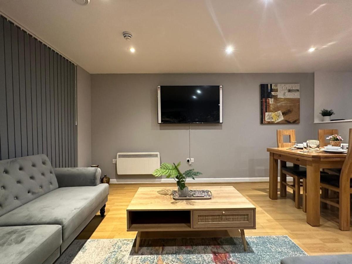 Modern City Centre Apartment In Swindon Zewnętrze zdjęcie