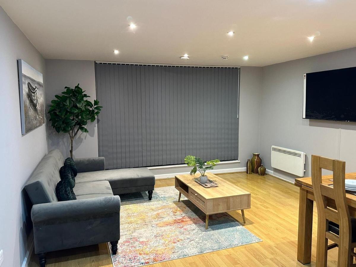 Modern City Centre Apartment In Swindon Zewnętrze zdjęcie