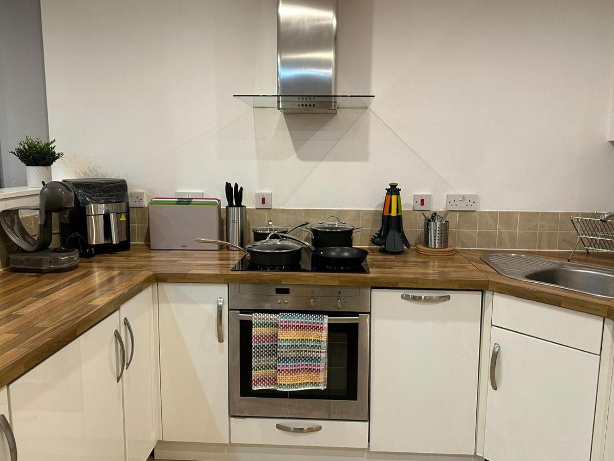 Modern City Centre Apartment In Swindon Zewnętrze zdjęcie